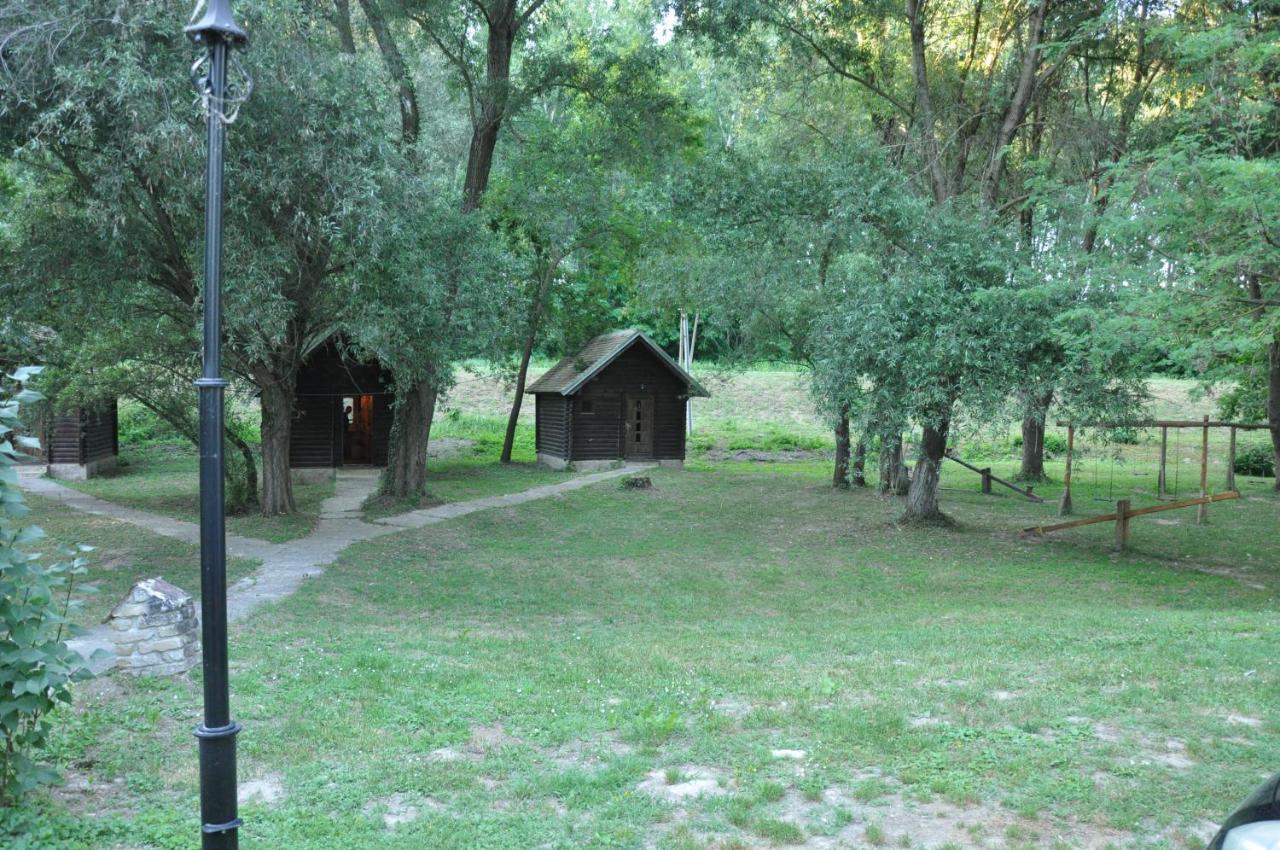 Chalets & Rooms Carda Sebesfok Bezdan Exterior foto